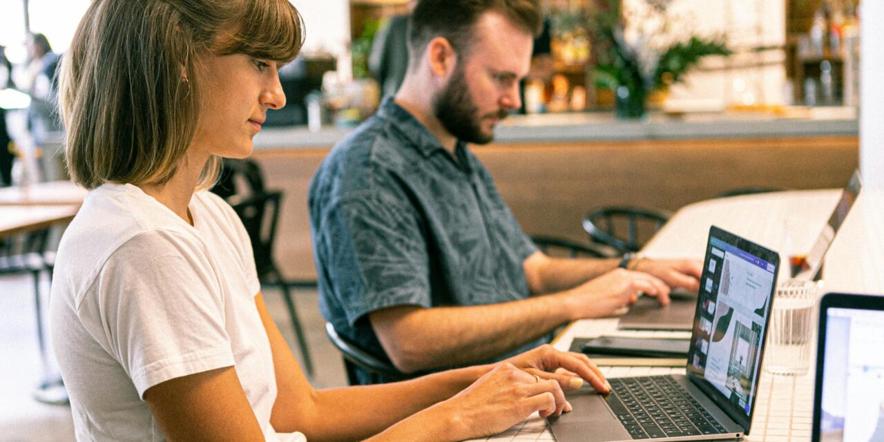 Jak wygląda współpraca z firmą outsourcingową w zakresie kadr? Przewodnik dla przedsiębiorców