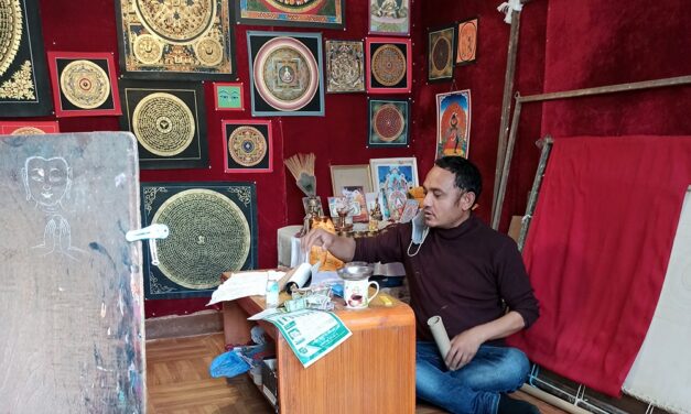 Jak sprowadzać rękodzieło z Nepalu do Polski – historia sklepu cosmicgeometry.art i sztuki, która łączy kontynenty