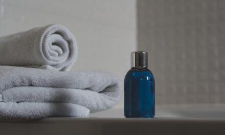 Kosmetyki naturalne dla mężczyzn – jak dobrać skuteczną pielęgnację dopasowaną do typu skóry