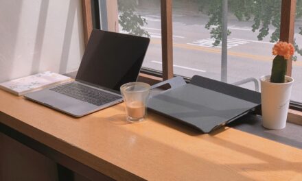 Lady biurowe – jak wybrać idealną ladę do recepcji, biura obsługi i sekretariatu?