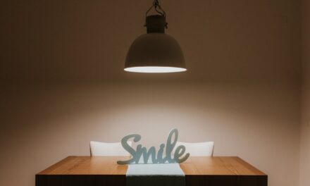 Lampa LED UFO – efektywne oświetlenie do hal i magazynów