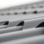 Naprawa dachu po kunie – jak usunąć szkody i zabezpieczyć dom?