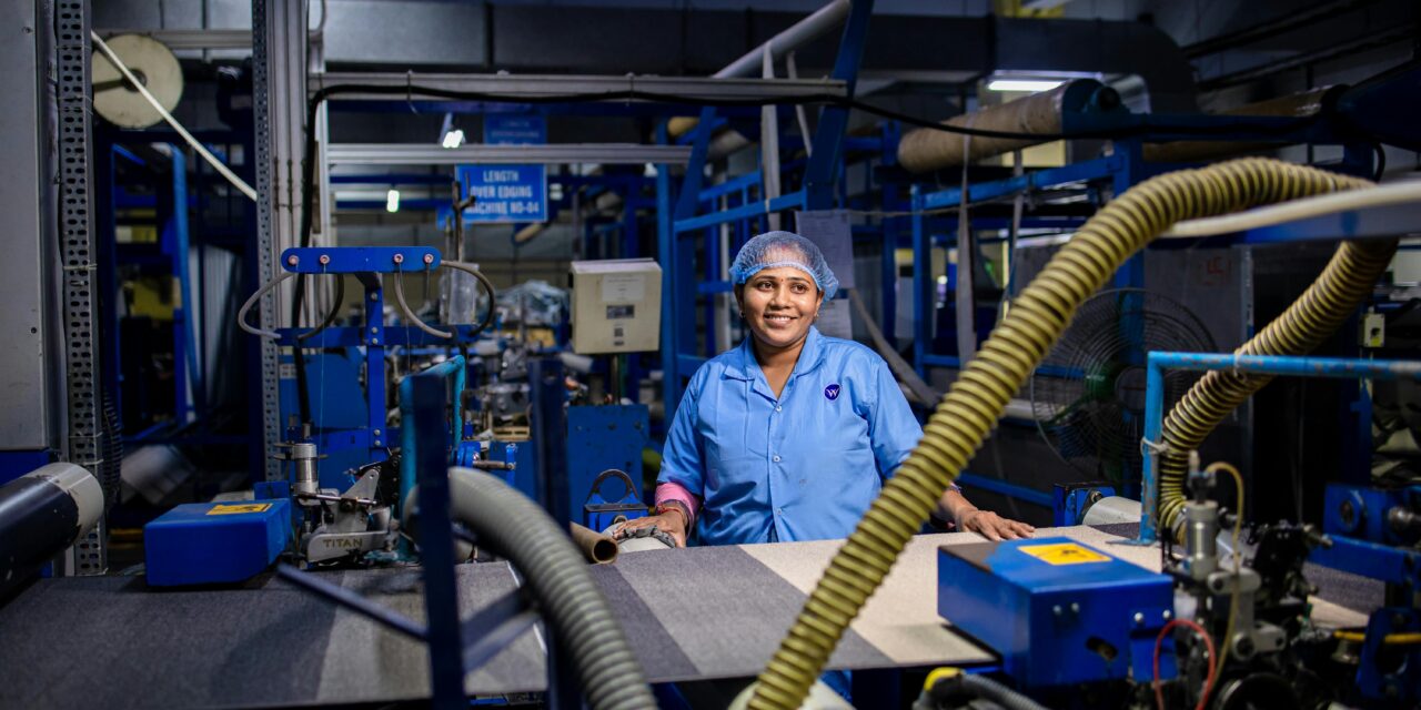 Kiedy warto wdrożyć wózki manipulacyjne zamiast klasycznych rozwiązań transportowych?